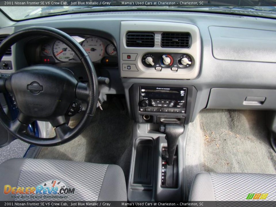 Dashboard of 2001 Nissan Frontier SE V6 Crew Cab Photo #16