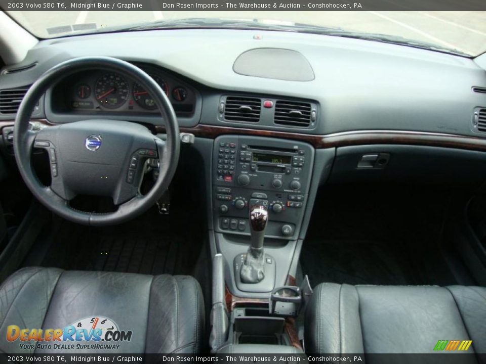 Dashboard of 2003 Volvo S80 T6 Photo #30