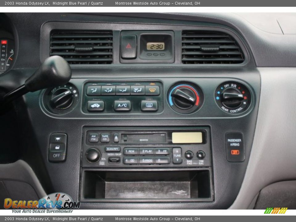 Controls of 2003 Honda Odyssey LX Photo #16