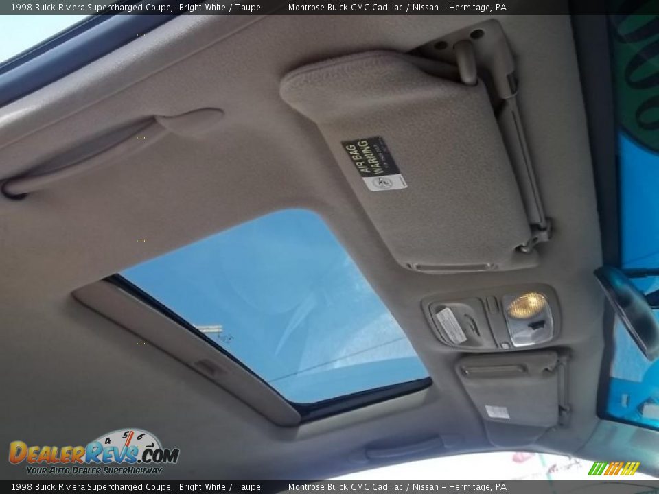 1998 Buick Riviera Supercharged Coupe Bright White / Taupe Photo #25