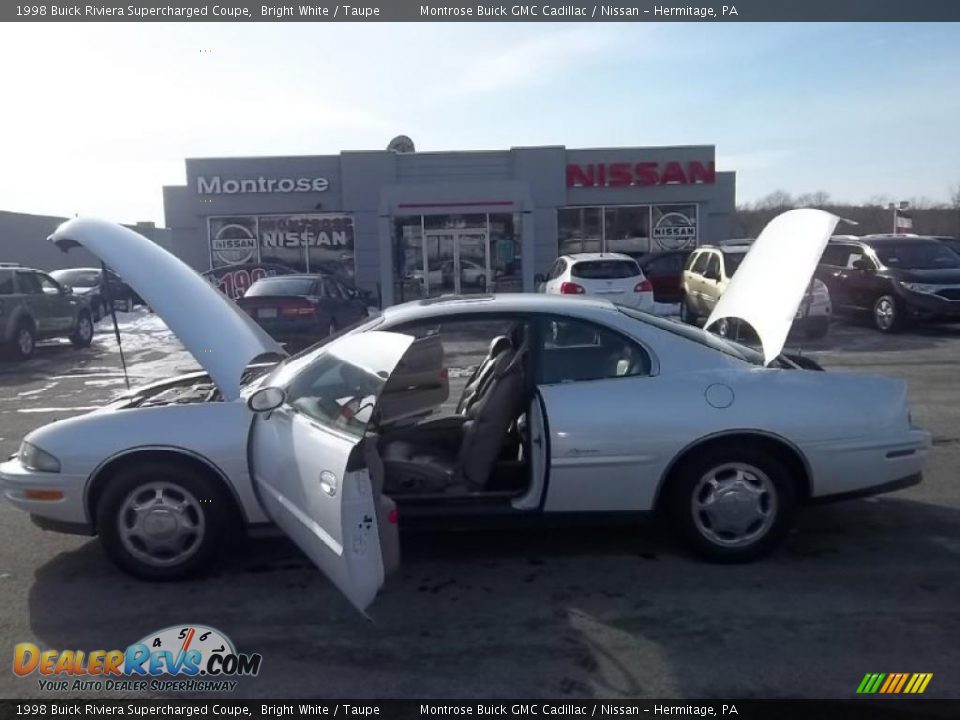 1998 Buick Riviera Supercharged Coupe Bright White / Taupe Photo #33