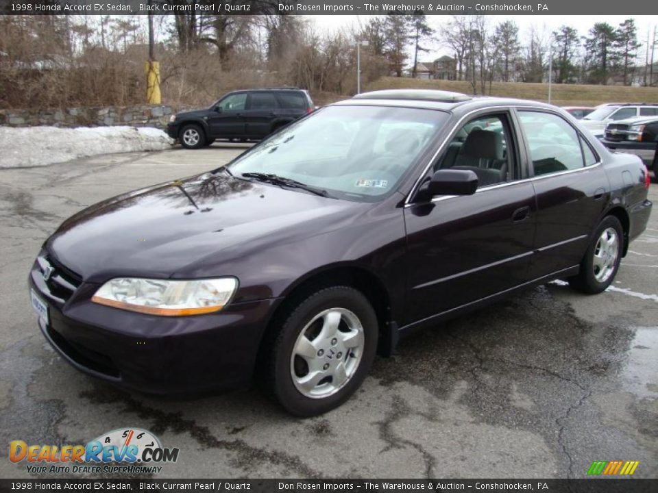 Front 3/4 View of 1998 Honda Accord EX Sedan Photo #2