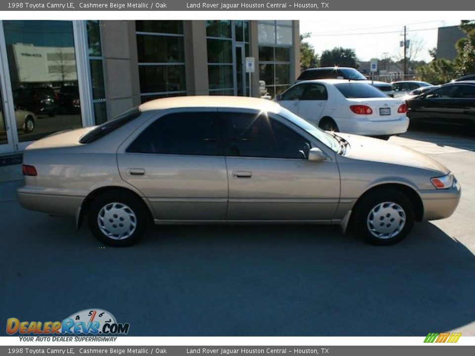 1998 Toyota Camry LE Cashmere Beige Metallic / Oak Photo #12