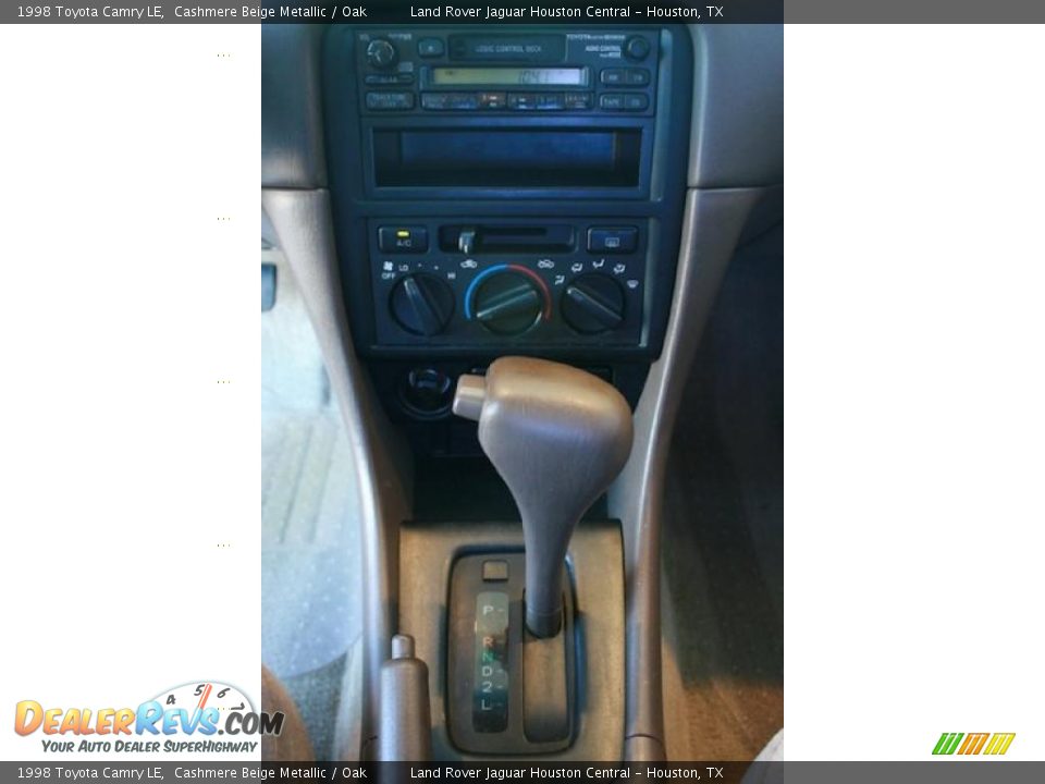 1998 Toyota Camry LE Cashmere Beige Metallic / Oak Photo #18