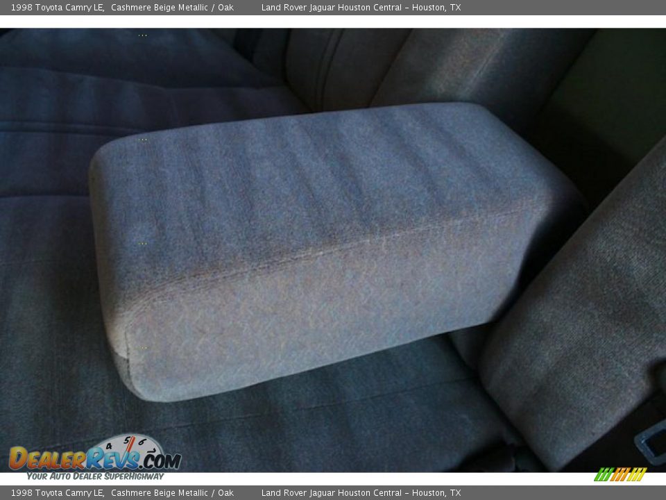 1998 Toyota Camry LE Cashmere Beige Metallic / Oak Photo #21