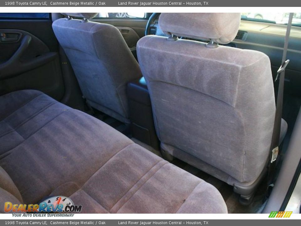 1998 Toyota Camry LE Cashmere Beige Metallic / Oak Photo #24