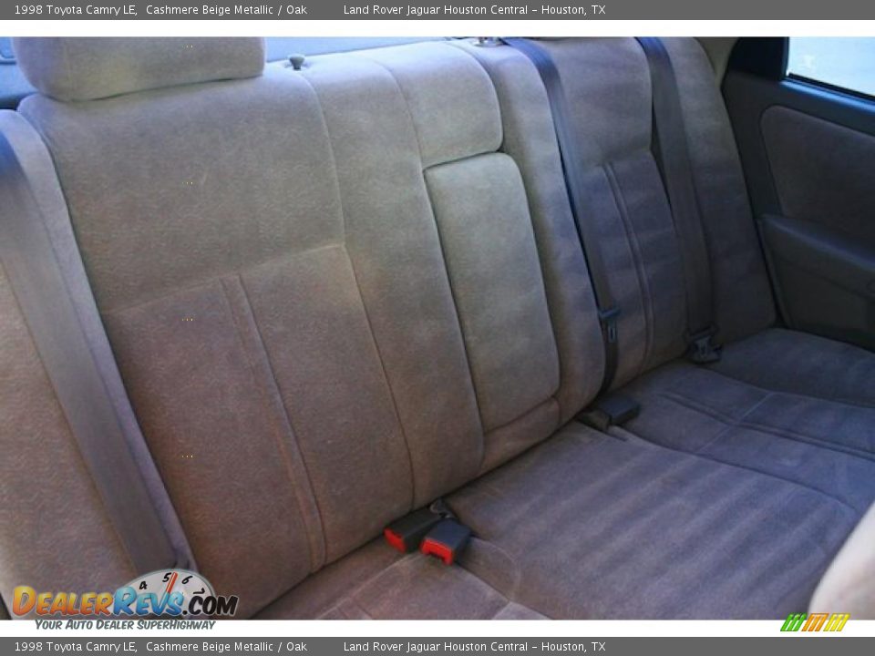 1998 Toyota Camry LE Cashmere Beige Metallic / Oak Photo #25