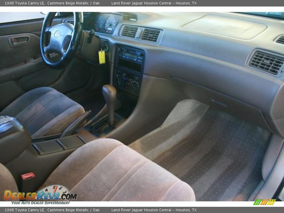 1998 Toyota Camry LE Cashmere Beige Metallic / Oak Photo #27
