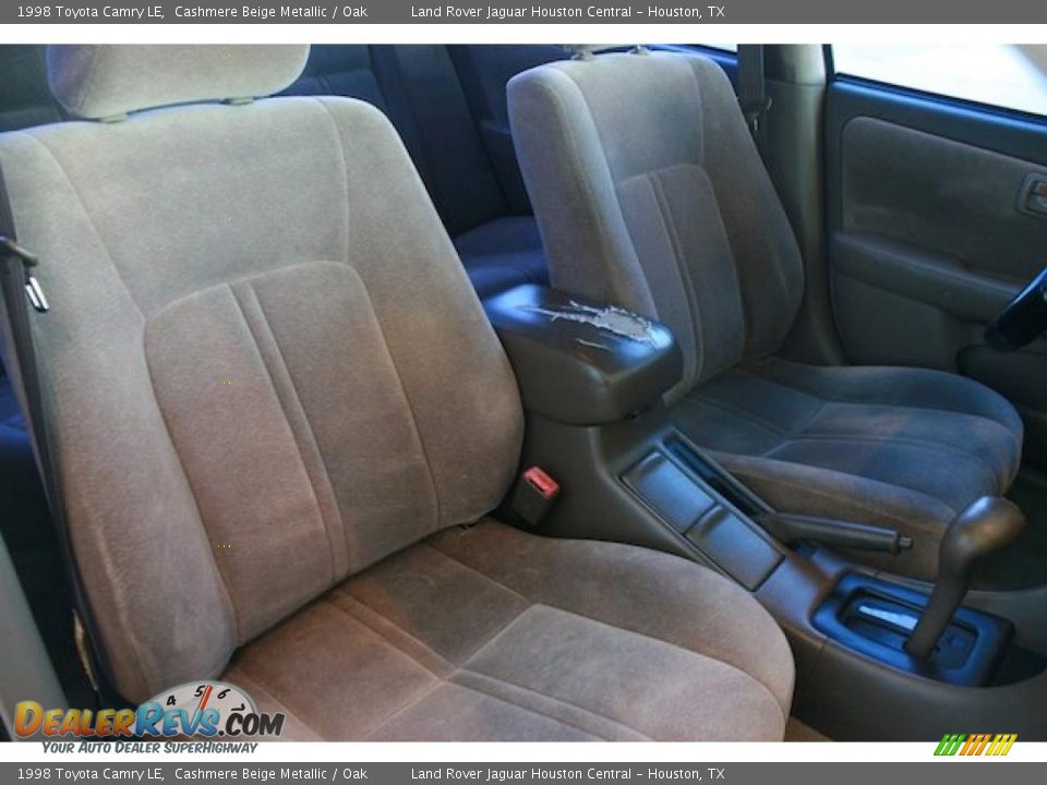 1998 Toyota Camry LE Cashmere Beige Metallic / Oak Photo #28