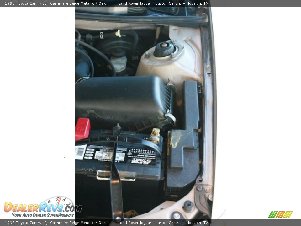 1998 Toyota Camry LE Cashmere Beige Metallic / Oak Photo #36