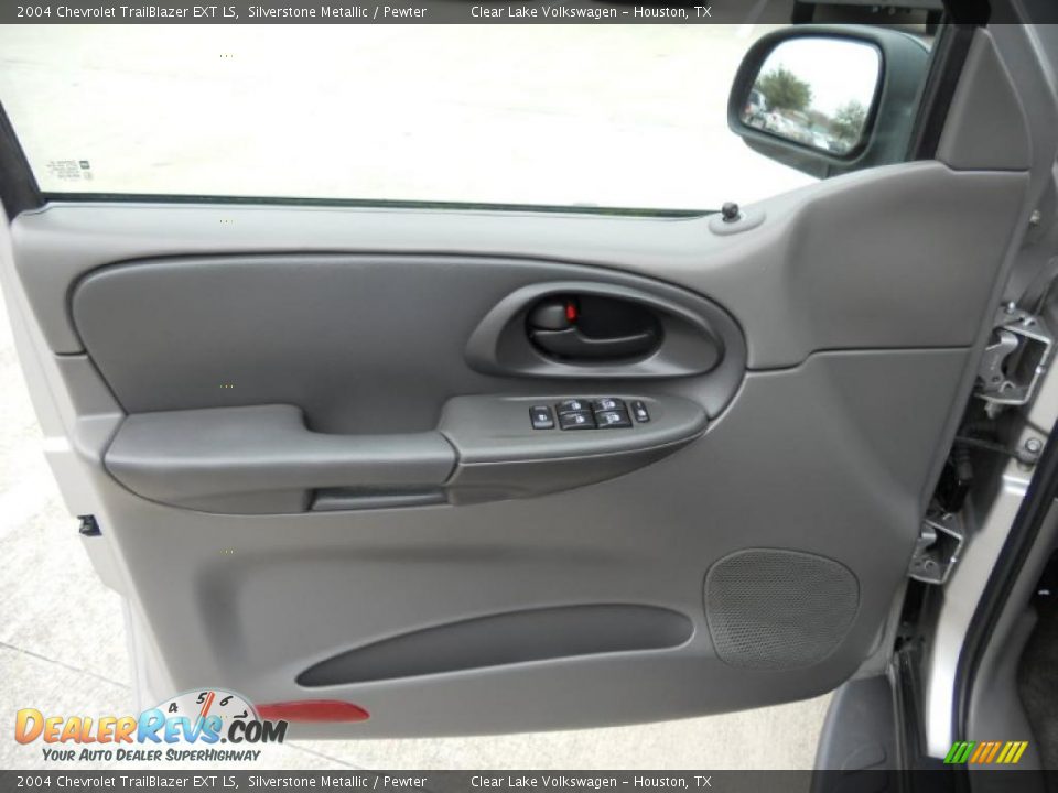 Door Panel of 2004 Chevrolet TrailBlazer EXT LS Photo 12