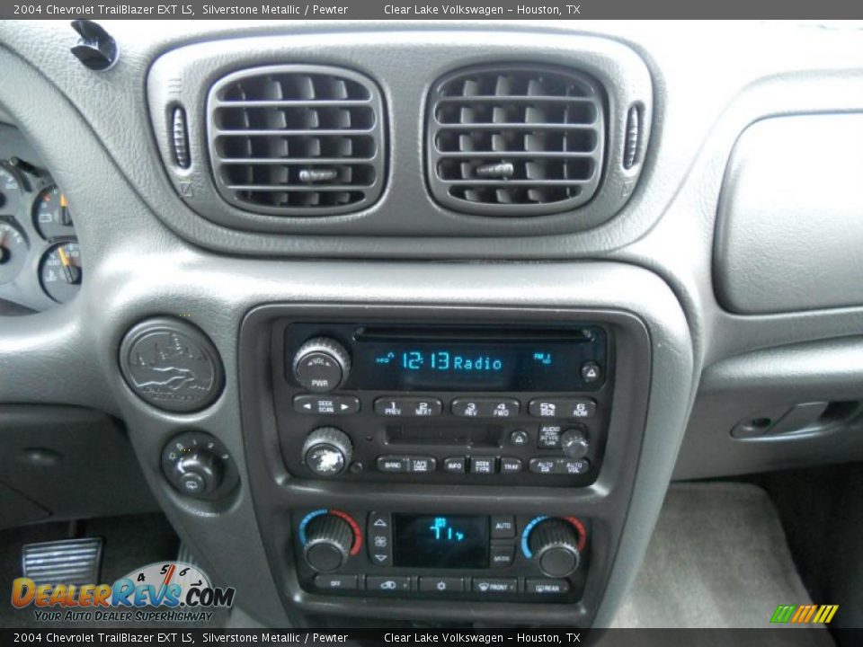 Controls of 2004 Chevrolet TrailBlazer EXT LS Photo #22