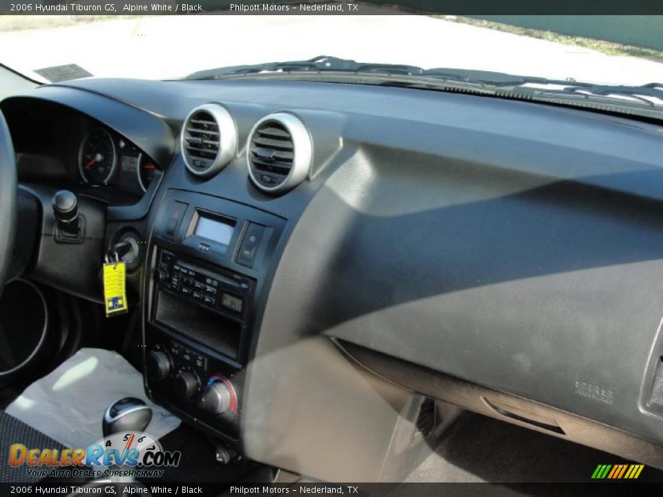 2006 Hyundai Tiburon GS Alpine White / Black Photo #28