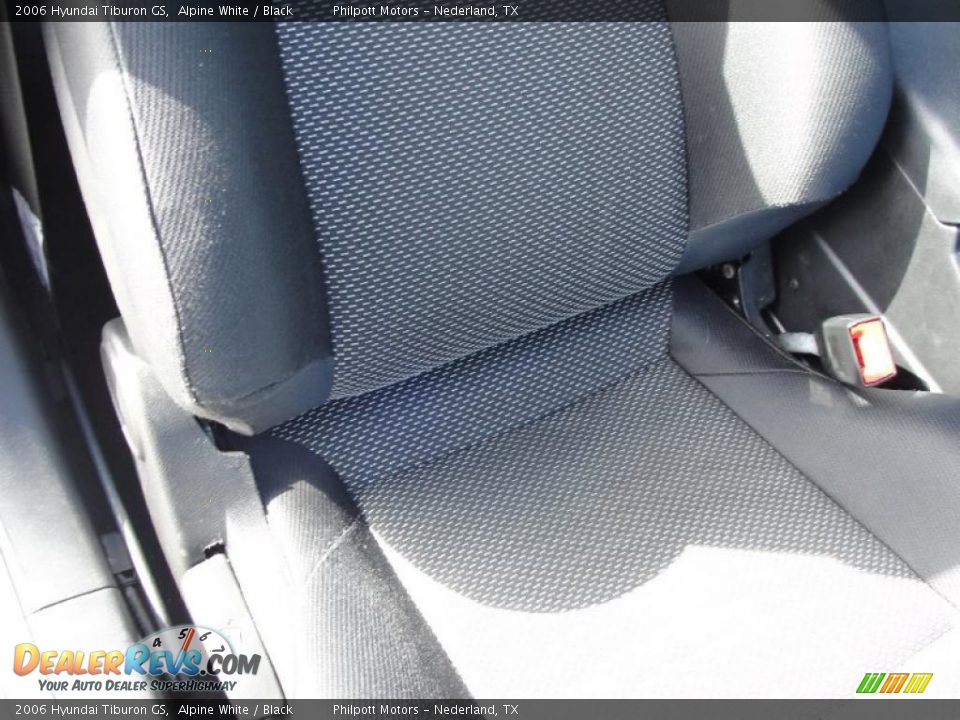 2006 Hyundai Tiburon GS Alpine White / Black Photo #29