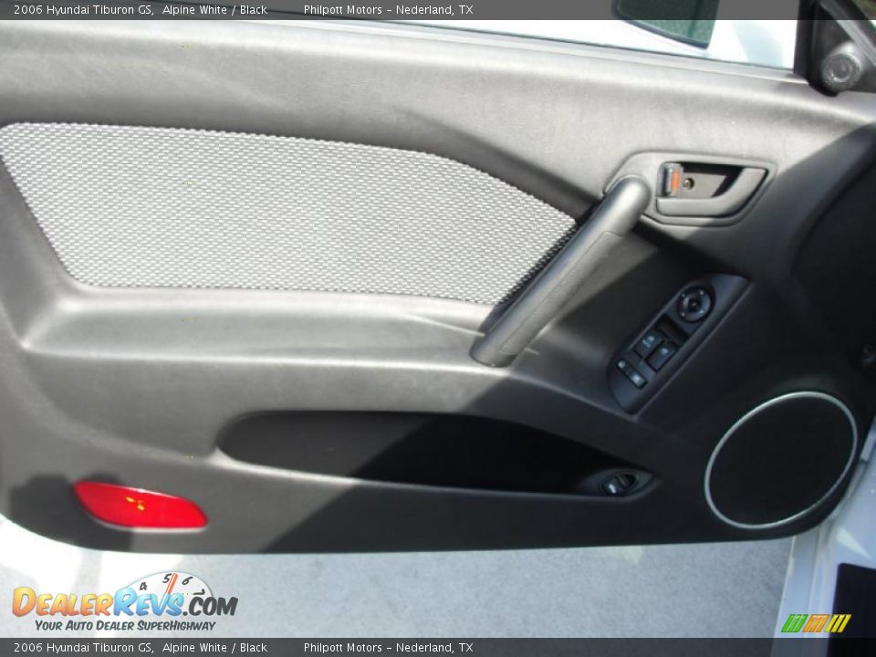 2006 Hyundai Tiburon GS Alpine White / Black Photo #34