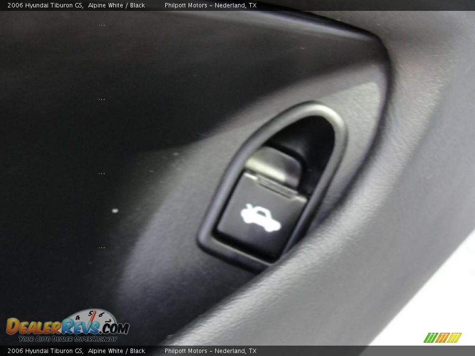 2006 Hyundai Tiburon GS Alpine White / Black Photo #36