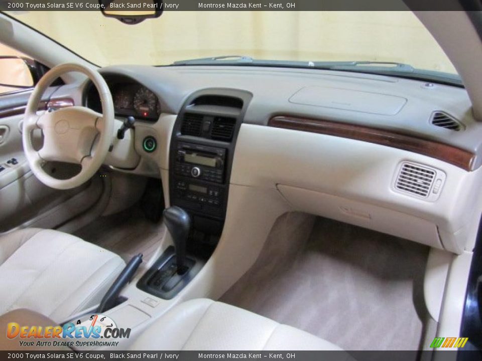 Dashboard of 2000 Toyota Solara SE V6 Coupe Photo #14