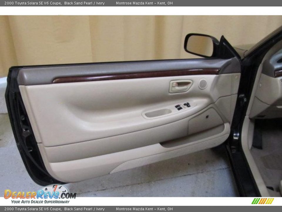 Door Panel of 2000 Toyota Solara SE V6 Coupe Photo #19