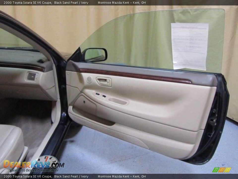 Door Panel of 2000 Toyota Solara SE V6 Coupe Photo #20