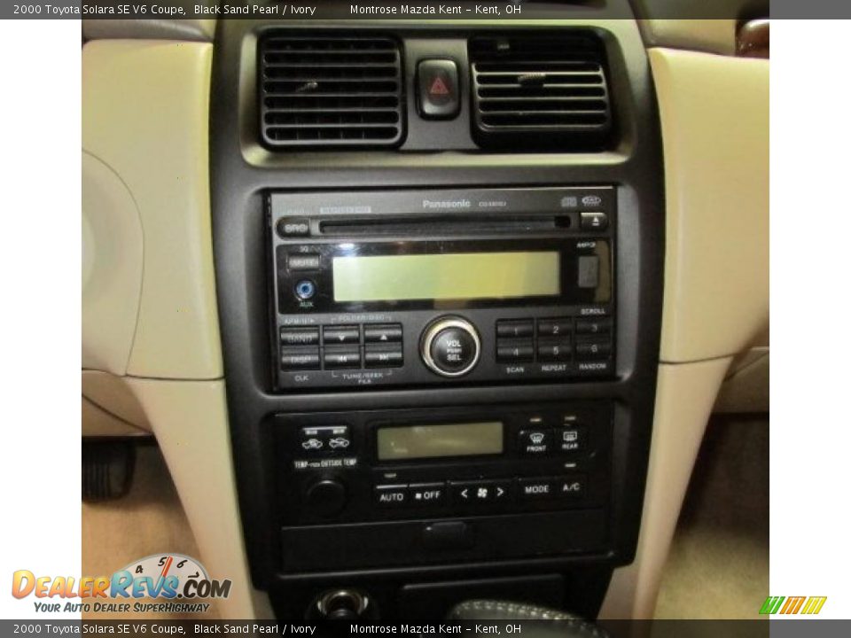 Controls of 2000 Toyota Solara SE V6 Coupe Photo #26