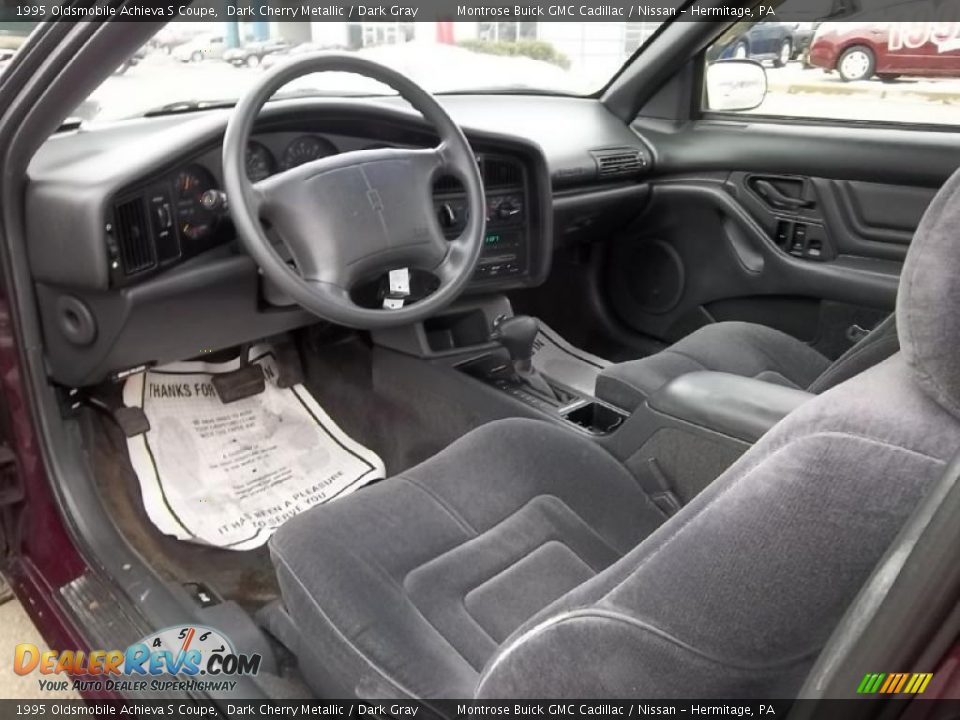 Dark Gray Interior - 1995 Oldsmobile Achieva S Coupe Photo #10