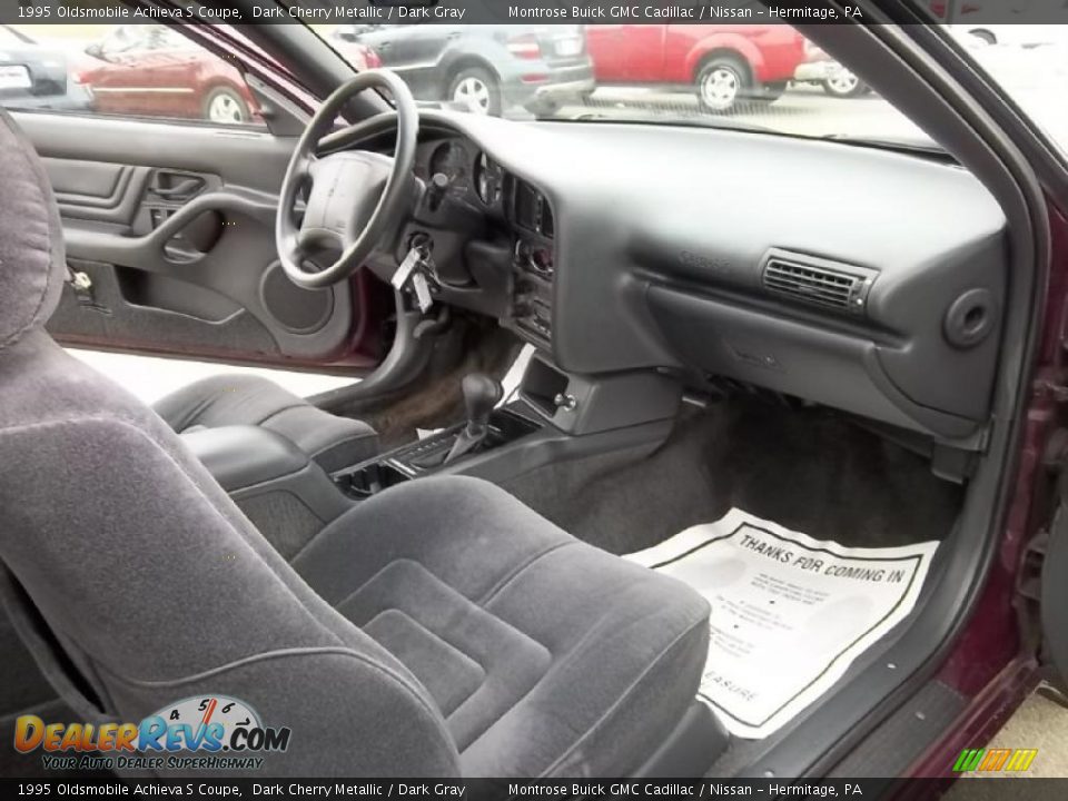 Dashboard of 1995 Oldsmobile Achieva S Coupe Photo #15