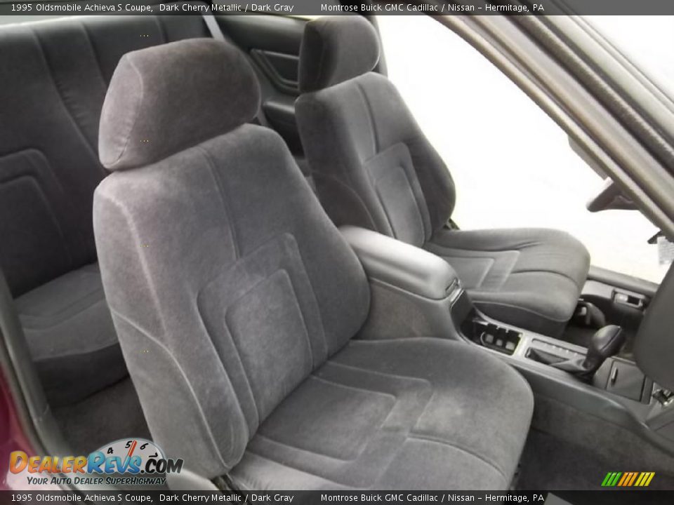 Dark Gray Interior - 1995 Oldsmobile Achieva S Coupe Photo #16