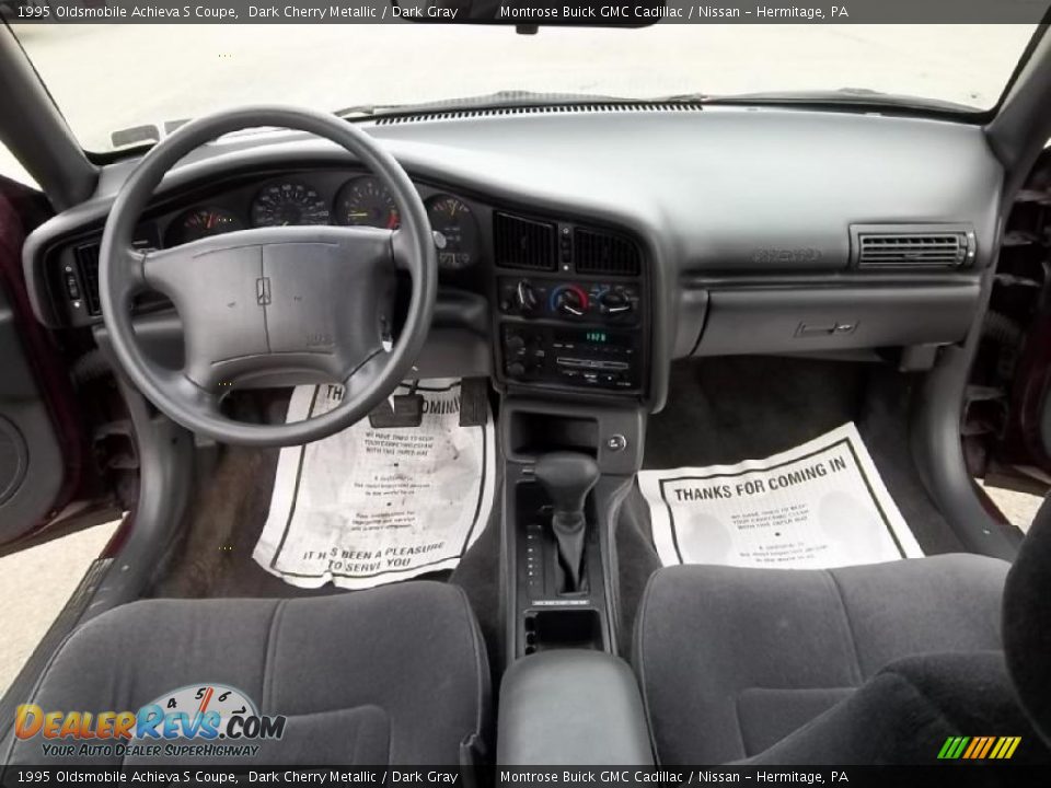 Dashboard of 1995 Oldsmobile Achieva S Coupe Photo #18