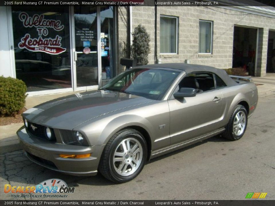 Front 3/4 View of 2005 Ford Mustang GT Premium Convertible Photo #1