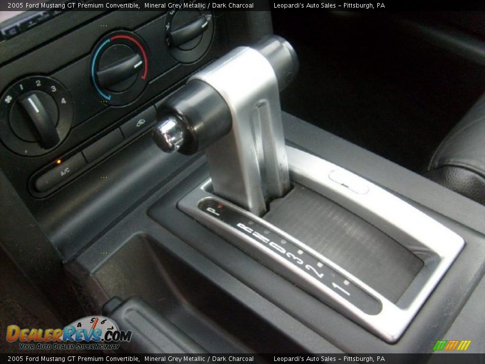 2005 Ford Mustang GT Premium Convertible Shifter Photo #21