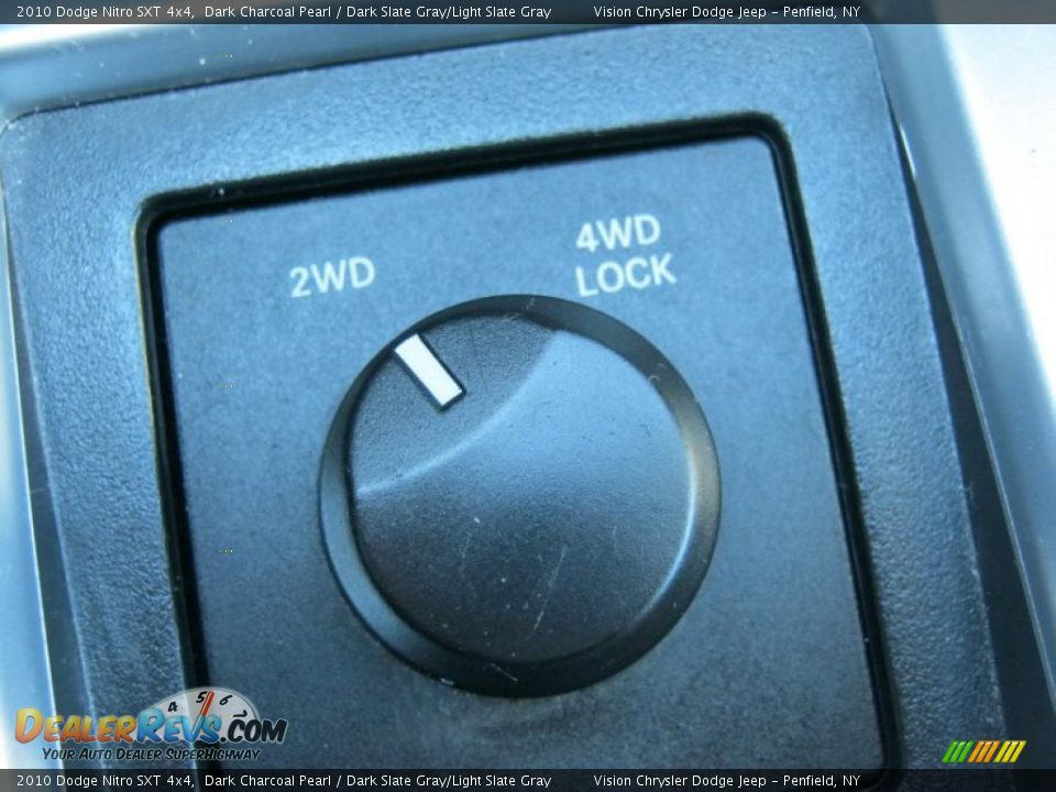 Controls of 2010 Dodge Nitro SXT 4x4 Photo #11