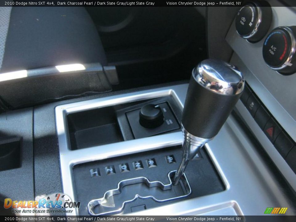 2010 Dodge Nitro SXT 4x4 Shifter Photo #19
