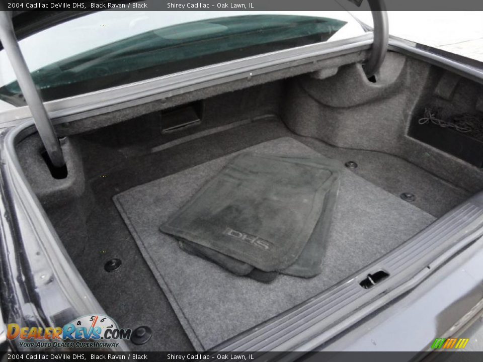 2004 Cadillac DeVille DHS Trunk Photo #14