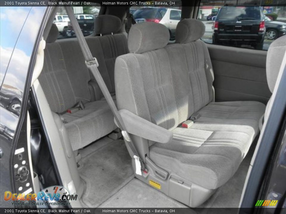 Oak Interior - 2001 Toyota Sienna CE Photo #17