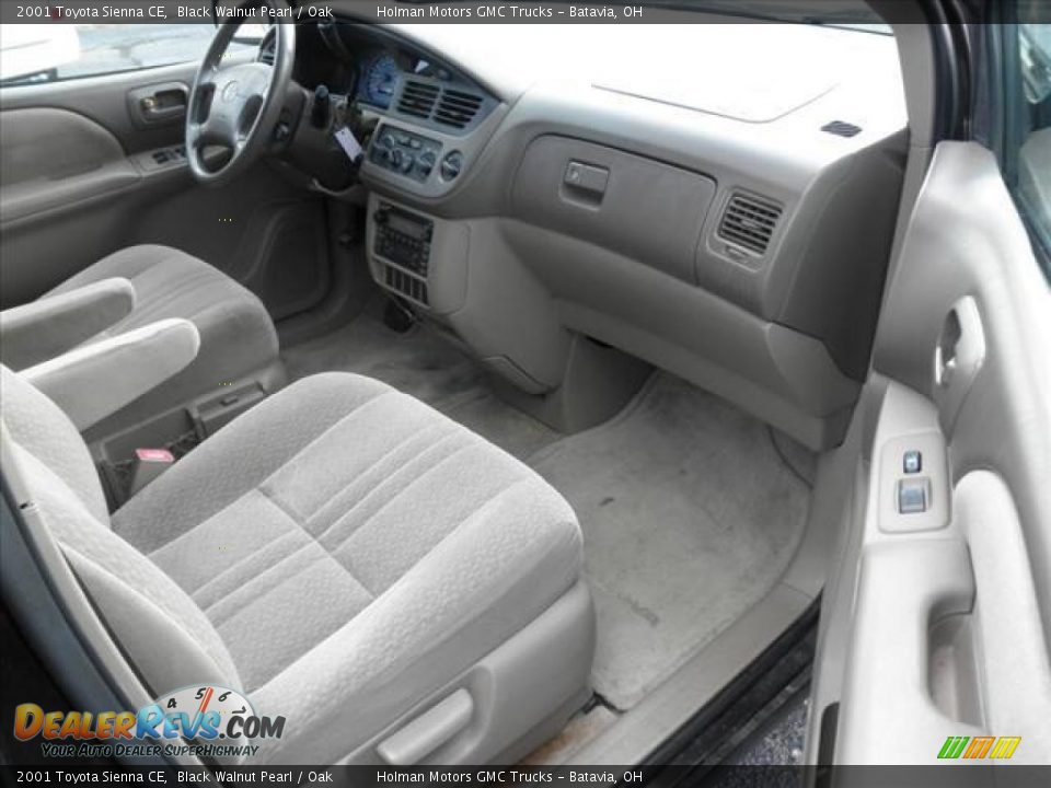 Oak Interior - 2001 Toyota Sienna CE Photo #18