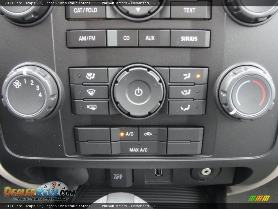 Controls of 2011 Ford Escape XLS Photo #32