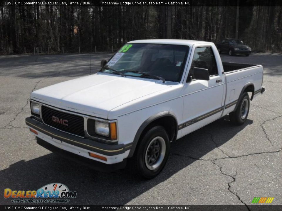 Front 3/4 View of 1993 GMC Sonoma SLE Regular Cab Photo #1