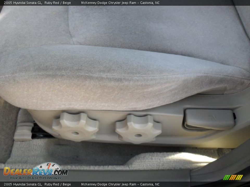2005 Hyundai Sonata GL Ruby Red / Beige Photo #8