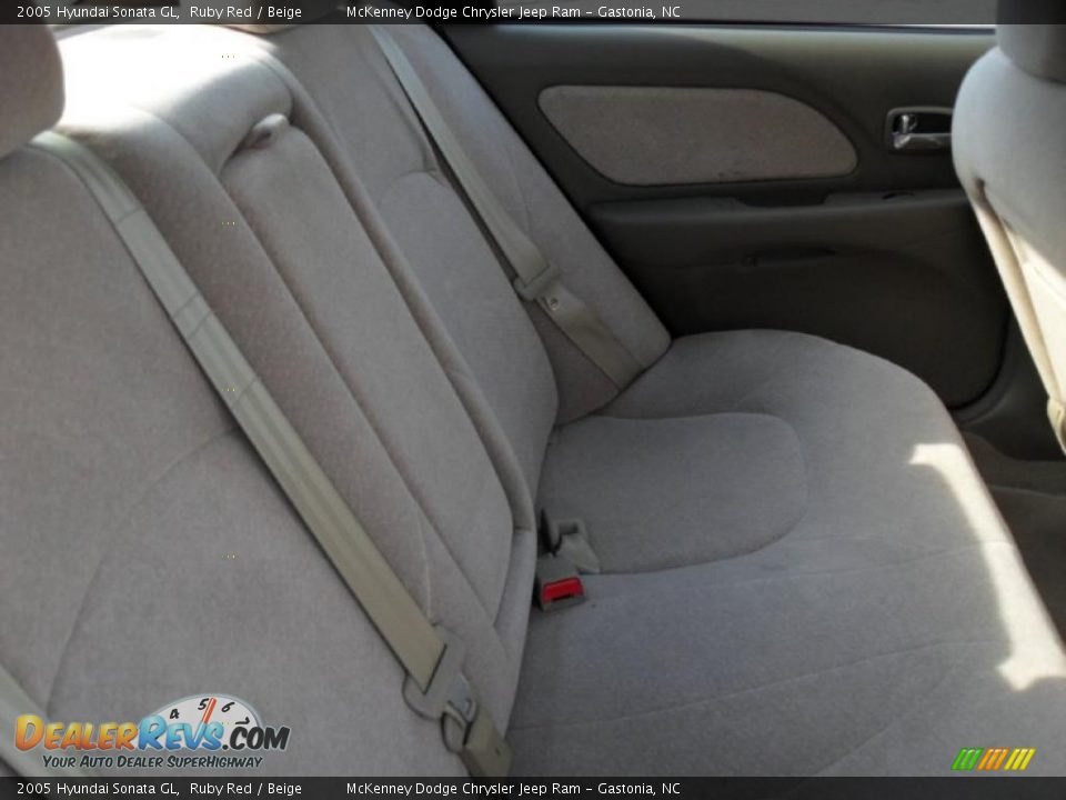 2005 Hyundai Sonata GL Ruby Red / Beige Photo #19