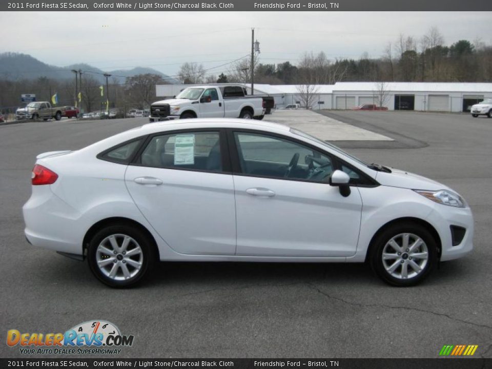 2011 Ford Fiesta SE Sedan Oxford White / Light Stone/Charcoal Black Cloth Photo #5