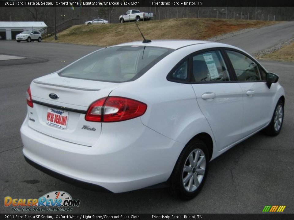 2011 Ford Fiesta SE Sedan Oxford White / Light Stone/Charcoal Black Cloth Photo #6