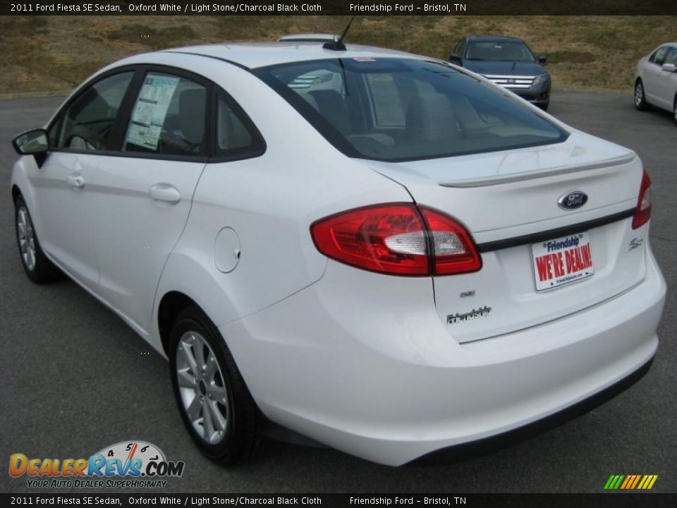 2011 Ford Fiesta SE Sedan Oxford White / Light Stone/Charcoal Black Cloth Photo #8