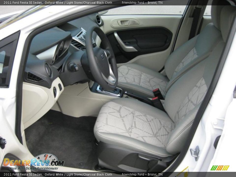 2011 Ford Fiesta SE Sedan Oxford White / Light Stone/Charcoal Black Cloth Photo #12