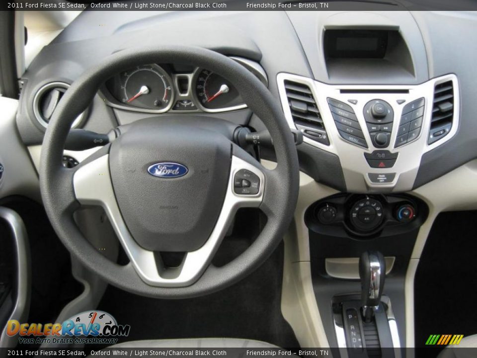 2011 Ford Fiesta SE Sedan Oxford White / Light Stone/Charcoal Black Cloth Photo #24