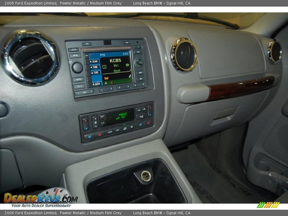 Controls of 2006 Ford Expedition Limited Photo #33