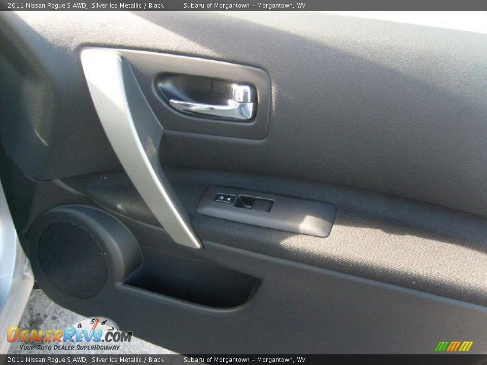 Door Panel of 2011 Nissan Rogue S AWD Photo #17