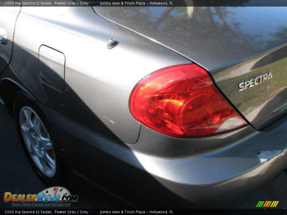 2003 Kia Spectra LS Sedan Pewter Grey / Grey Photo #7