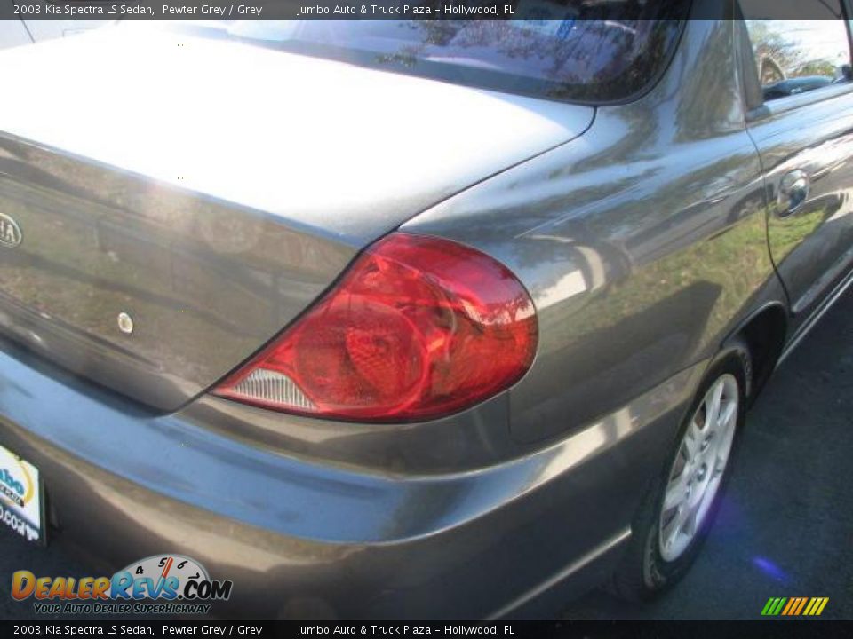 2003 Kia Spectra LS Sedan Pewter Grey / Grey Photo #9