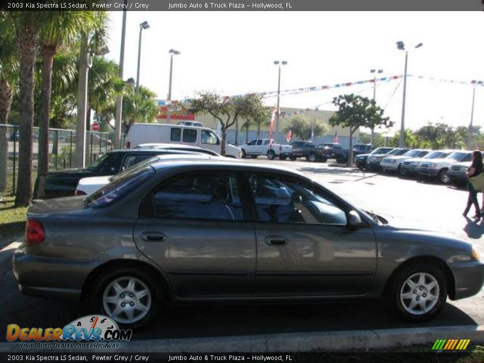 2003 Kia Spectra LS Sedan Pewter Grey / Grey Photo #11