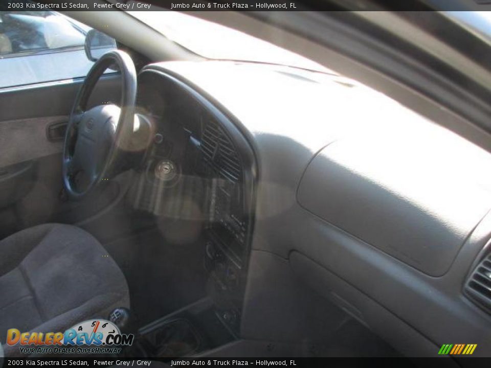 2003 Kia Spectra LS Sedan Pewter Grey / Grey Photo #13
